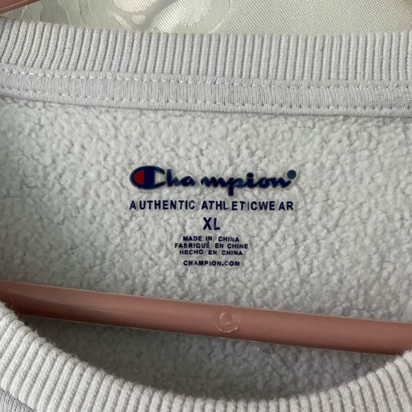 white and navy champion crewneck small 🤍💙 - Picture 5 of 5